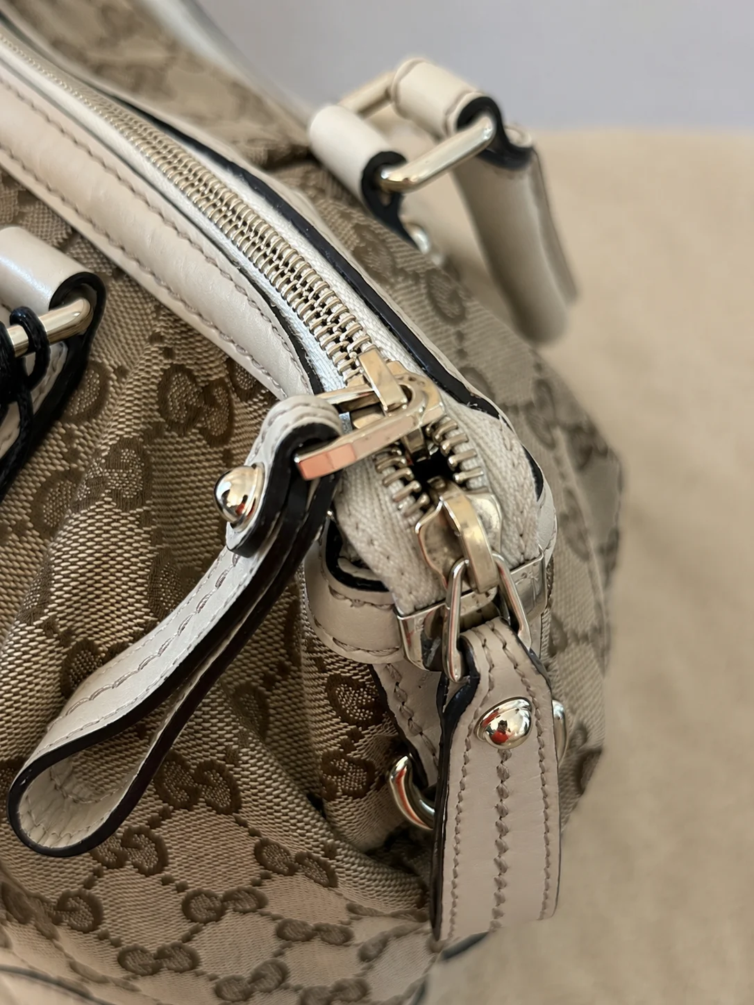 Gucci Khaki Leather Tote Two Way Bag GG Monogram - Image 4
